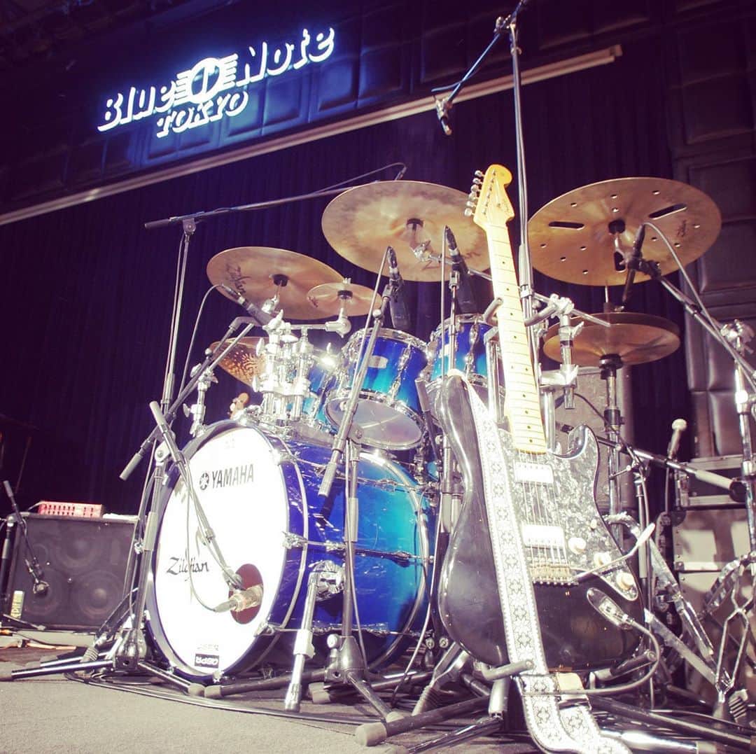 坂東慧のインスタグラム：「T-SQUARE featuring Philippe Saisse HORIZON Special Tour Blue Note Tokyo Day2 #tsquare #philippesaisse #yamahadrums #zildjiancymbals #zildjiansticks #aspr #westone #cympad #bluenotetokyo」