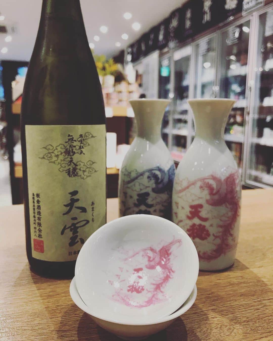 鈴木酒販神田店 〈日本酒とワインの専門店〉のグルメインスタ