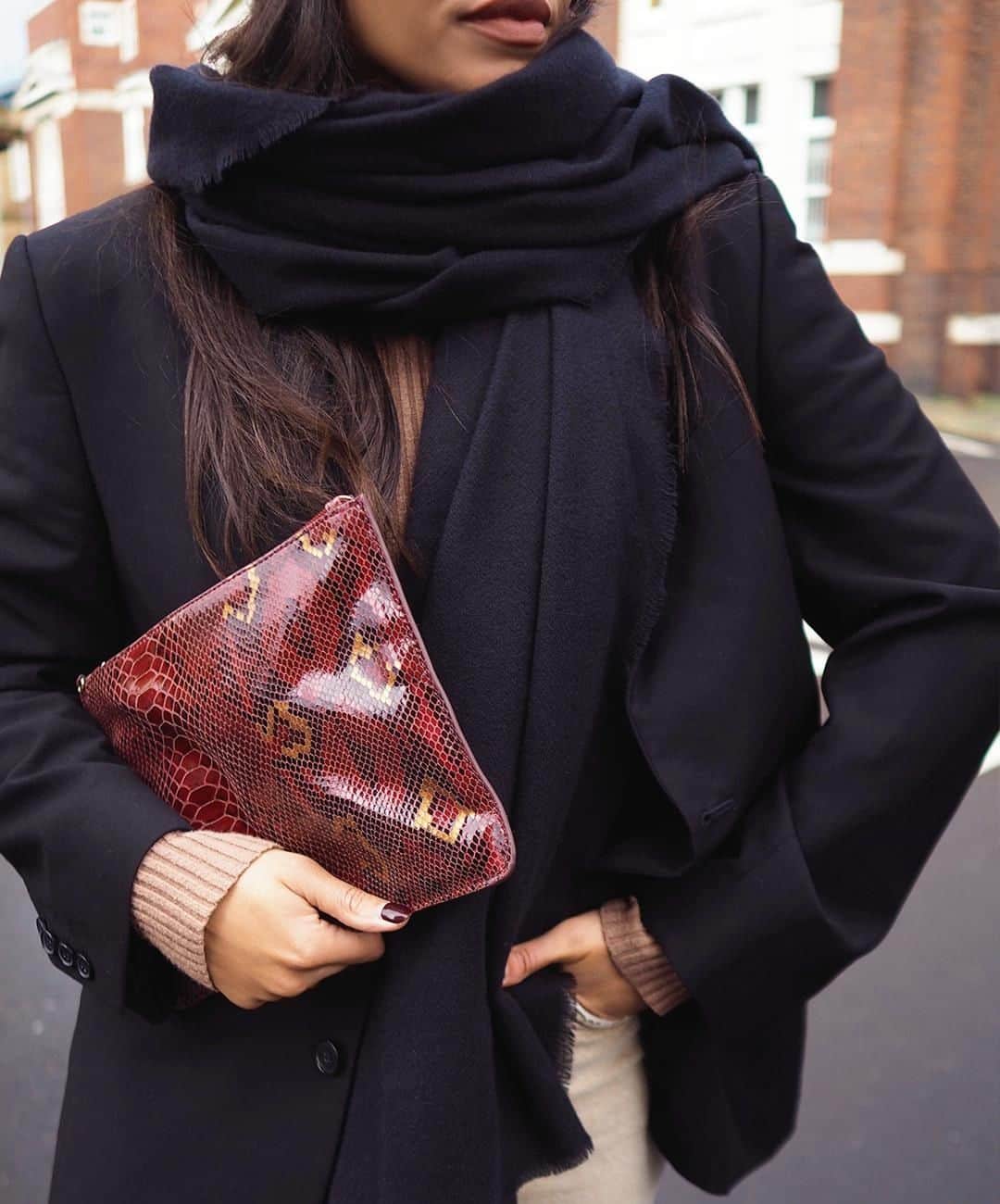 アクセサライズのインスタグラム：「Forecast: Cosy with the luxe 100% wool scarf.  Was £60 now £30. 🔎: 7873360300 📷: @asstyleedit  #Accessorize #Accessorizer #BlackFriday」