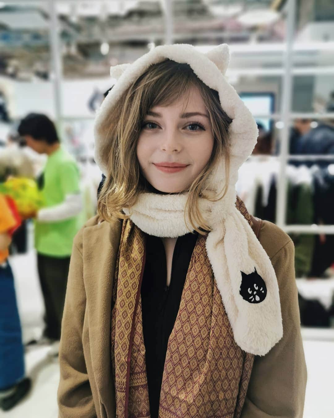 Ella Freyaのインスタグラム：「My health is not good lately. I feel a little lost. So much time (and money) spent at clinics and just learning how to cope with pain. It gets me down sometimes.  I'm not sure what the outcome will be but I'll accept it all. I've always made choices in my life exactly how I wanted it. No one could (or, well, wanted even) to control me.  I've seen messed up things, but I do believe in the power of love. It will continue eternally.  Just wanna thank the genuine people in my life. You know who you are.」