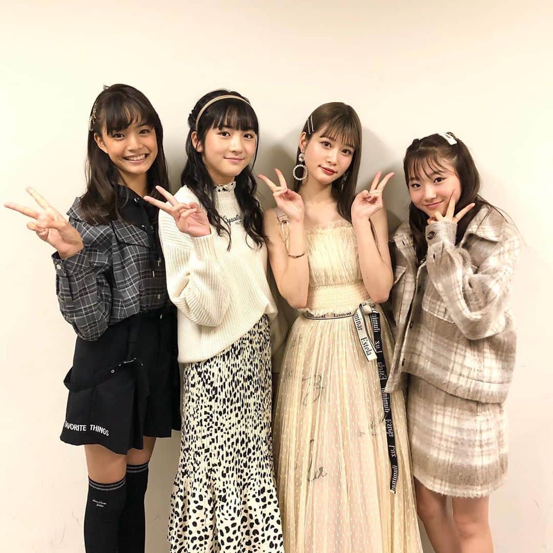 ニコ☆プチのインスタグラム：「. 今日はエイベックス主催のオーディション『キラチャレ2019』にニコ☆プチ編集部も参加してきたよー✨  大カツヤク中のニコ☆プチOG生見愛瑠(ぬくみめる)ちゃんと、プチモで記念撮影📸💕 ドキドキどキンチョ〜〜〜のミヅキ、えっちゃん、ココをどうぞ😉 めるる、だいとぅき〜〜✌️💕. .  #ニコプチ #キラチャレ #生見愛瑠 #めるる #プチモ #美月 #石山えこ #井口虹姫」