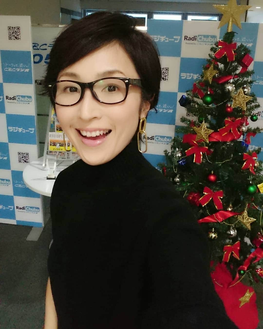 丹野みどりさんのインスタグラム写真 - (丹野みどりInstagram)「CBCラジオフロアにも クリスマスツリーが🎄🎵 今日もこの後17時～19時15分 CBCラジオ 『丹野みどりの よりどりウィークエンド』  今日のニュースよりどりは、 「イメージって大事だよね～」 みどりよりどりは、 「勤労感謝の日に思うこと」  などをお話しまーす😆  今日のお便りテーマは 『勤労感謝の日にちなんで、 あなたが感謝したい人・こと』  お寄せくださいね(^-^)/ #CBCラジオ#丹野みどりのよりどりウィークエンド#ひとり喋り#マシンガントーク#いつ息継ぎしてるのと聞かれる#フリーアナウンサー#radio#勤労感謝の日#感謝」11月23日 16時23分 - midorimarron