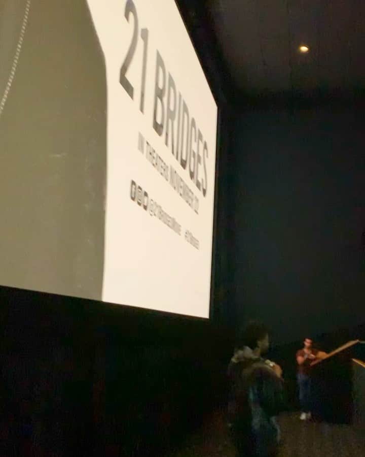 チャドウィック・ボーズマンのインスタグラム：「You never know where we may show up. Surprised a theater in Miami. Where are you seeing #21Bridges this weekend?」