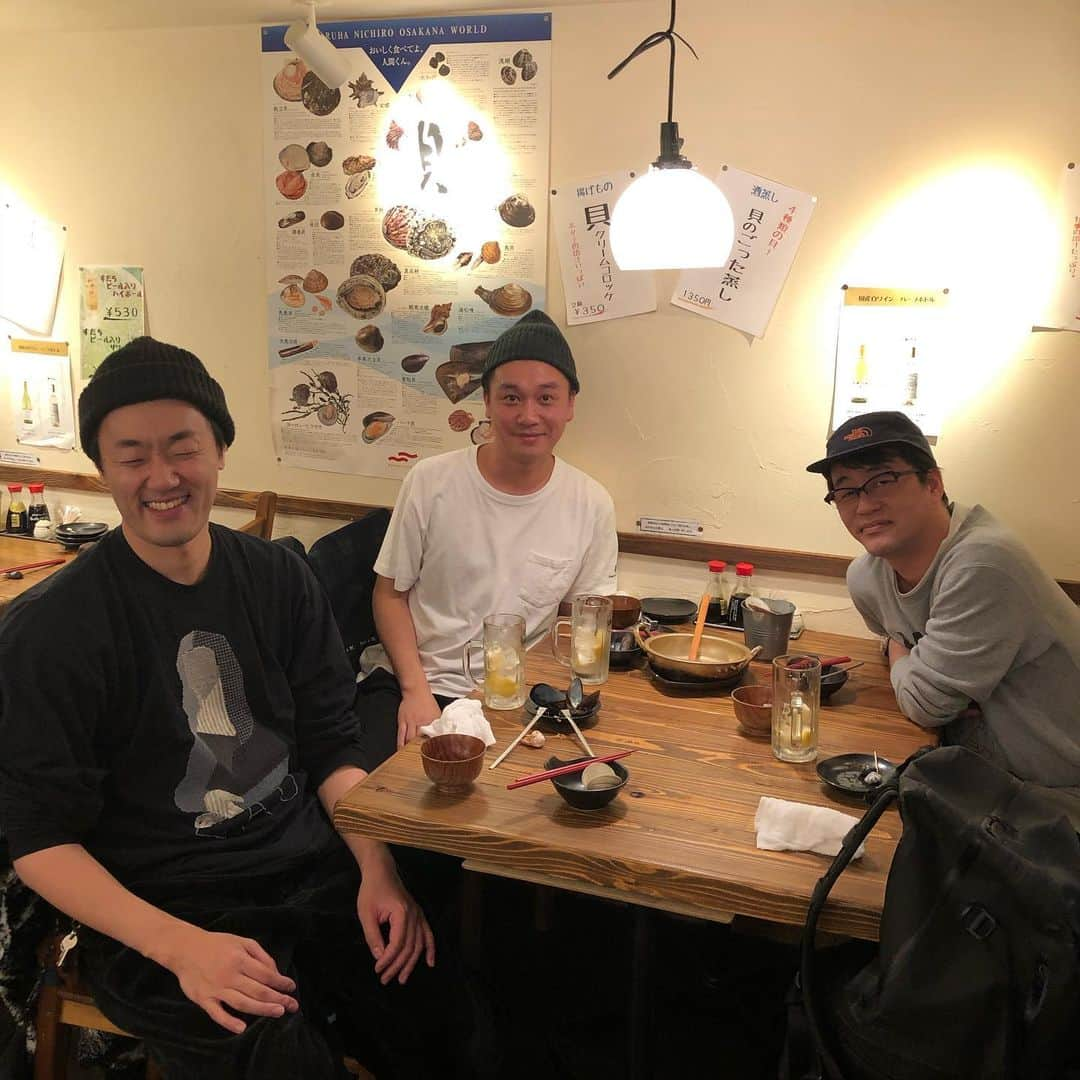 児玉智洋さんのインスタグラム写真 - (児玉智洋Instagram)「作家ゴージャス村上さんと五明さんと飲みました。凄い有意義な話をさせていただきました。ただ、隣の席の女の人がHな話してて、あんまり話聞けてない所もありました。ごめんなさい。」11月24日 2時11分 - damadama456