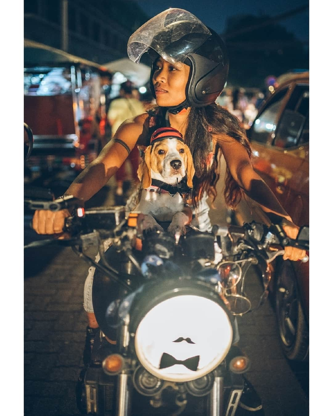 VuTheara Khamさんのインスタグラム写真 - (VuTheara KhamInstagram)「Night mood in Phnom Penh, Cambodia (2019) 🇰🇭 . It's selection of pictures taken in Phnom Penh during 'Bon OM Tok' Cambodian Water & Moon Festival. Thank you my buddy @gregmophoto for your time in Phnom Penh. . @cfavoyages #cfavoyages」11月24日 2時13分 - vutheara