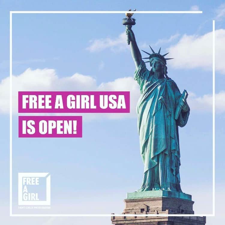 ヨランテ・ヴァン・カスベルヘンのインスタグラム：「We did it!! 🙏🏼 We opened a new office in New York with @freeagirl !! I’m so proud because this means we keep growing every day to raise more and more awareness and support globally for all those little girls (and sometimes even boys) out there that are praying as we speak, for that miracle to happen! A miracle to get rescued out of a life of prostitution. A miracle to be able to be a child again.  How incredibly sad that these children’s prayer is to be able to be a child again. So thankful for all the people who are supporting Free A Girl!! We will NOT slow down to fight for their peace and freedom!! Never!! 💪🏼❤️」