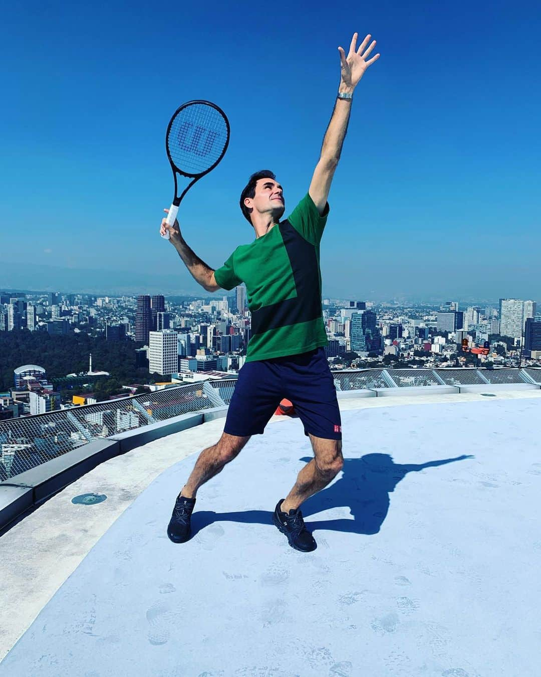 ロジャー・フェデラーさんのインスタグラム写真 - (ロジャー・フェデラーInstagram)「Who’s ready 🇲🇽?‼️🤩 🔉 #thegreatestmatch」11月24日 2時40分 - rogerfederer