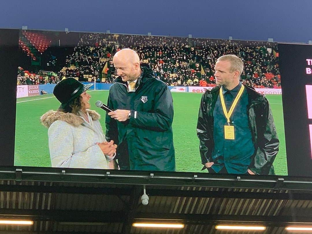 ジュディ・レイエスさんのインスタグラム写真 - (ジュディ・レイエスInstagram)「Talked to 22,000 @watfordfcofficial fans at halftime and the kids had a halftime penalty kick shootout with our rainbow soccer balls the day after a triumphant press screening of our @lagoldatheanimation in London.  Thanks to the brilliant Watford legend @d6merit for sharing the vision. @dogoodlivewell #lagoldalgbtq #lagoldagamechanger」11月24日 2時41分 - itisijudyreyes1