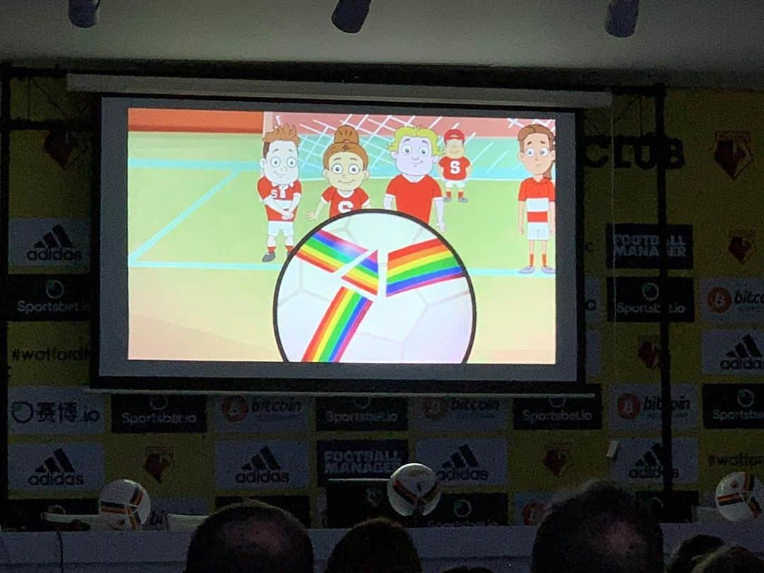 ジュディ・レイエスさんのインスタグラム写真 - (ジュディ・レイエスInstagram)「Talked to 22,000 @watfordfcofficial fans at halftime and the kids had a halftime penalty kick shootout with our rainbow soccer balls the day after a triumphant press screening of our @lagoldatheanimation in London.  Thanks to the brilliant Watford legend @d6merit for sharing the vision. @dogoodlivewell #lagoldalgbtq #lagoldagamechanger」11月24日 2時41分 - itisijudyreyes1