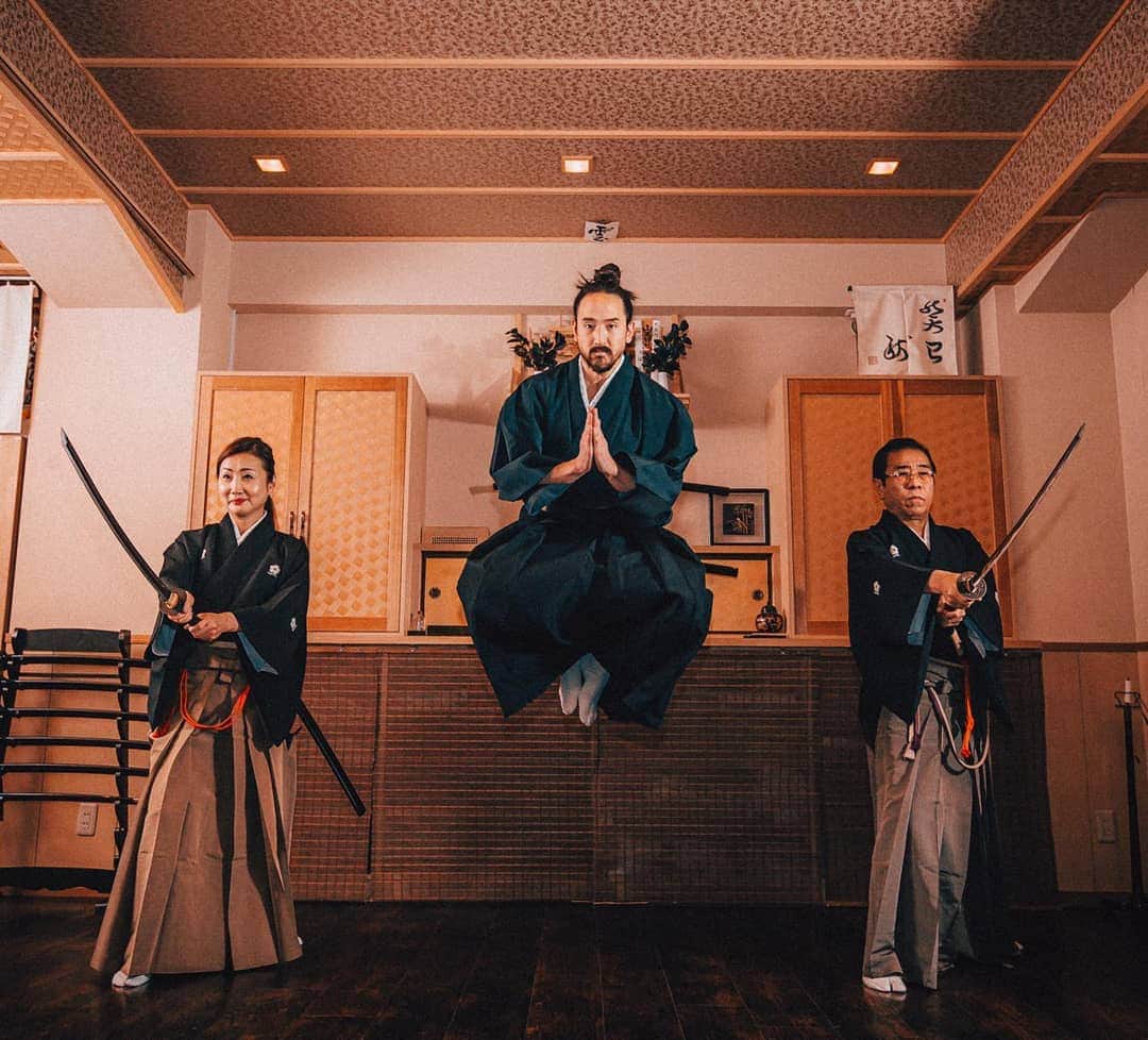 スティーヴ・アオキさんのインスタグラム写真 - (スティーヴ・アオキInstagram)「#aokijump #1021. The Samurai Aoki Jump. Tokyo Japan 🎎 Nov 2019」11月24日 2時52分 - steveaoki