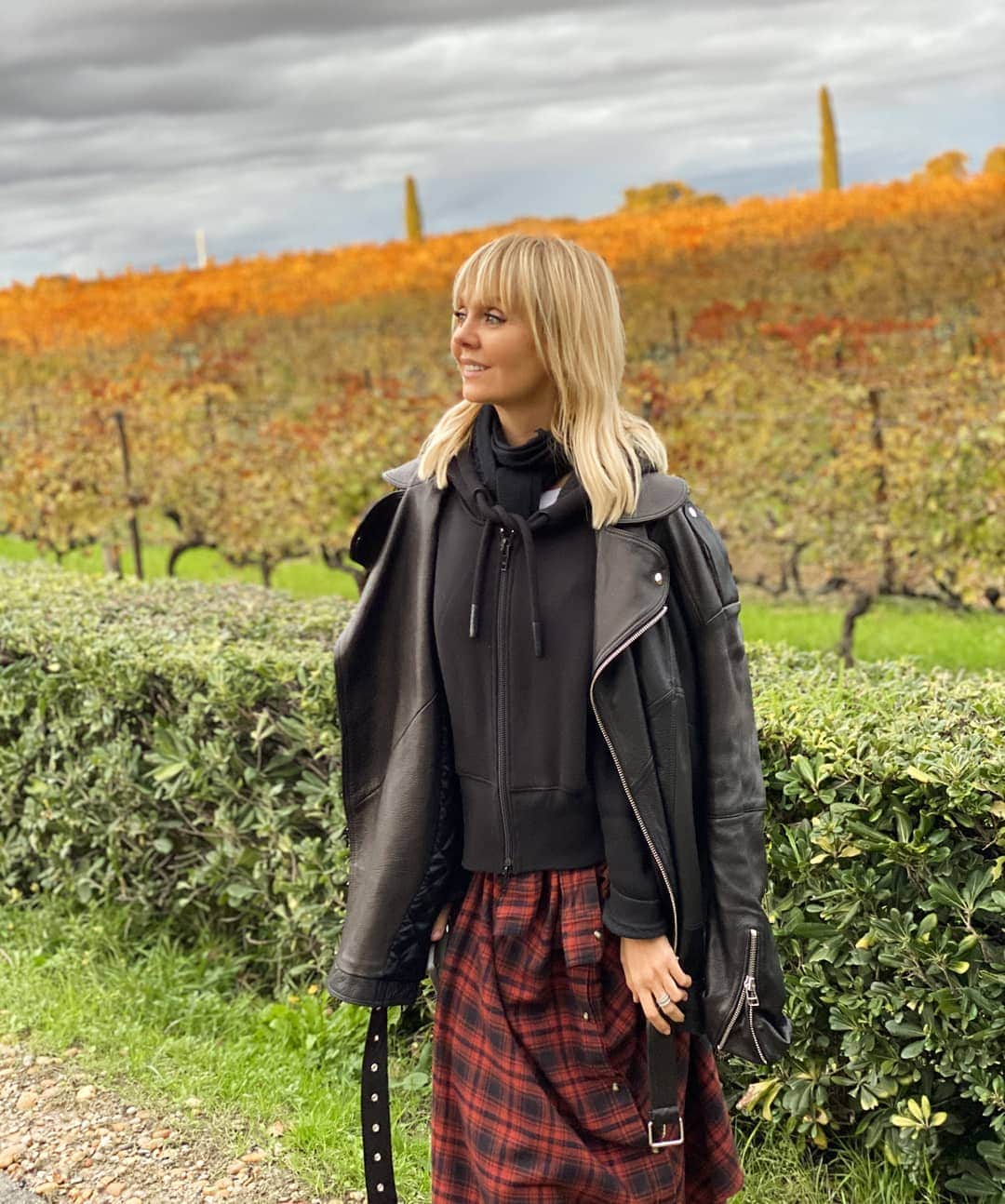 Valeriyaさんのインスタグラム写真 - (ValeriyaInstagram)「Прованс хорош в любое время года и при любой погоде. #прованс #provance #chateauneufdupape #autumn #france #франция #осень #vinyards #winetour」11月24日 2時46分 - valeriya