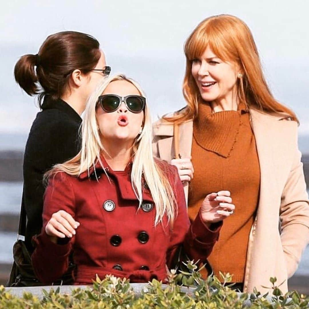 リース・ウィザースプーンさんのインスタグラム写真 - (リース・ウィザースプーンInstagram)「There's always that one friend in the group... 🤷🏼‍♀️ Tag yours👇🏼#biglittlelies」11月24日 3時01分 - reesewitherspoon