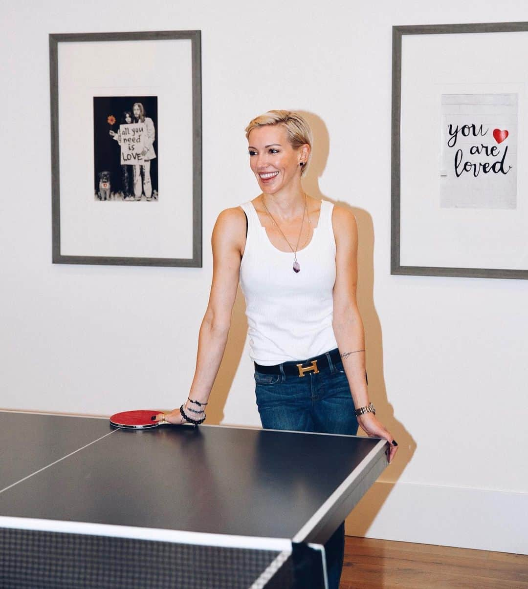 ケイティ・キャシディさんのインスタグラム写真 - (ケイティ・キャシディInstagram)「Actor, director, writer, & professional ping-pong player... #NBD 😂 Also, thank you @e2homesltd for letting me play some pong in your beautiful home! 🙏🏼🙏🏼🙏🏼」11月24日 2時56分 - katiecassidy