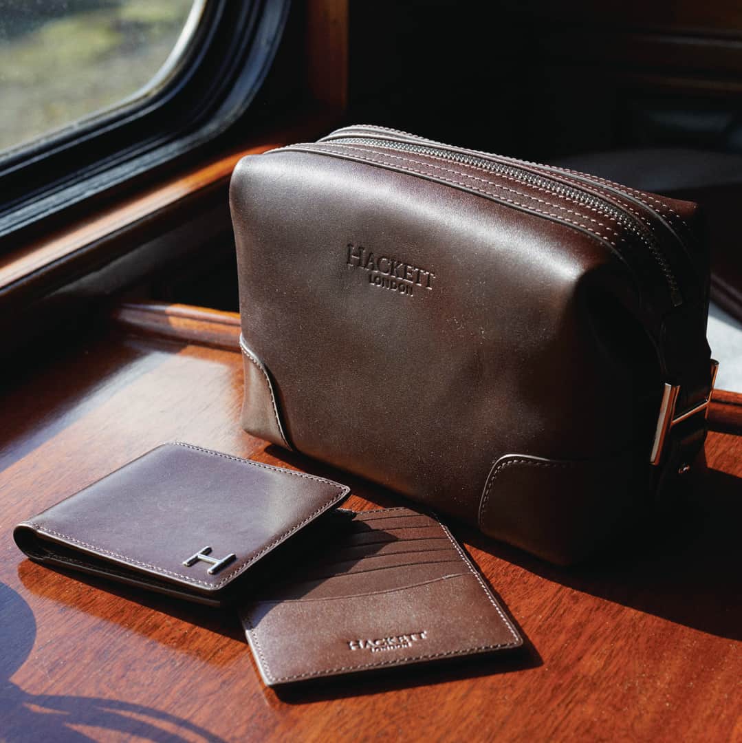 ハケットのインスタグラム：「Making your list and checking it twice? Be sure to add timeless leather accessories to it. From washbags to weekend bags and, there's no replacement for classic pieces that'll instantly elevate your everyday outfits. #Hackett #ChristmasShopping」