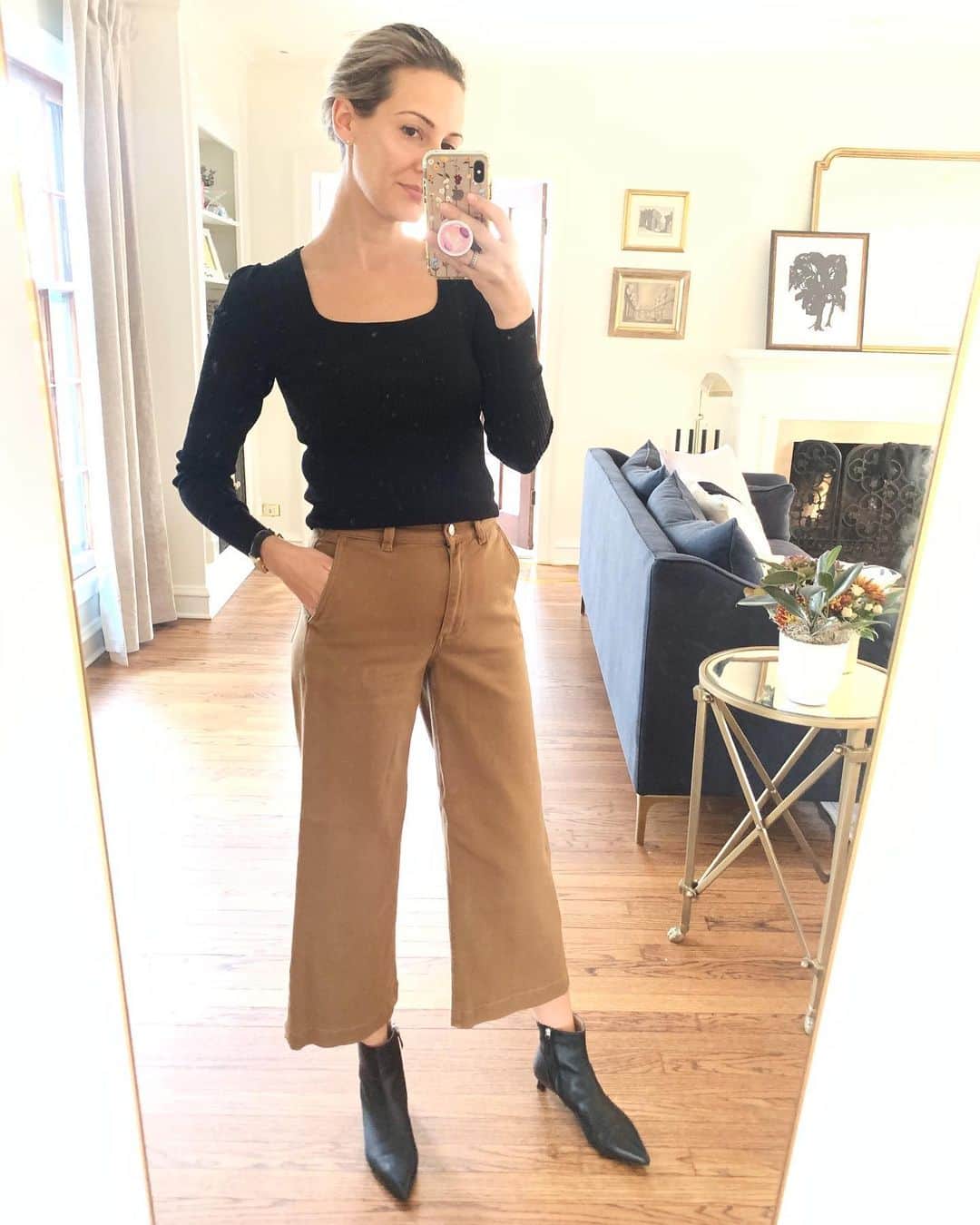 Anna Jane Wisniewskiさんのインスタグラム写真 - (Anna Jane WisniewskiInstagram)「On the blog this week, I showcased three easily outfits made of @everlane basics. Sweaters, jeans, and boots are the foundation of my winter wardrobe and @everlane makes it easy. I’ve had some of their pieces for years! (For example, the wide leg crops are a 2017 purchase and I’ve had their Boss boots just as long.) Which look speaks to you? #ad http://liketk.it/2HgIu #liketkit @liketoknow.it #everlane #layers #basics」11月24日 3時26分 - seeannajane