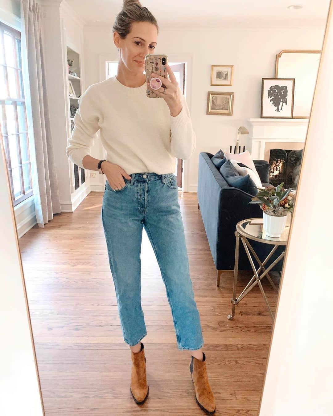 Anna Jane Wisniewskiさんのインスタグラム写真 - (Anna Jane WisniewskiInstagram)「On the blog this week, I showcased three easily outfits made of @everlane basics. Sweaters, jeans, and boots are the foundation of my winter wardrobe and @everlane makes it easy. I’ve had some of their pieces for years! (For example, the wide leg crops are a 2017 purchase and I’ve had their Boss boots just as long.) Which look speaks to you? #ad http://liketk.it/2HgIu #liketkit @liketoknow.it #everlane #layers #basics」11月24日 3時26分 - seeannajane