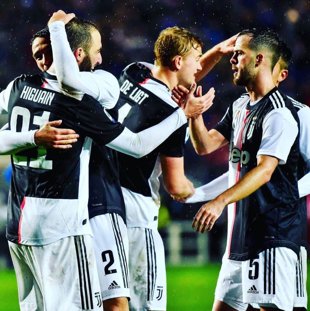 ブレーズ・マテュイディさんのインスタグラム写真 - (ブレーズ・マテュイディInstagram)「Bravi ragazzi 👏🏾👏🏾👏🏾 #FinoAllaFine ⚪️⚫️」11月24日 3時30分 - blaisematuidiofficiel