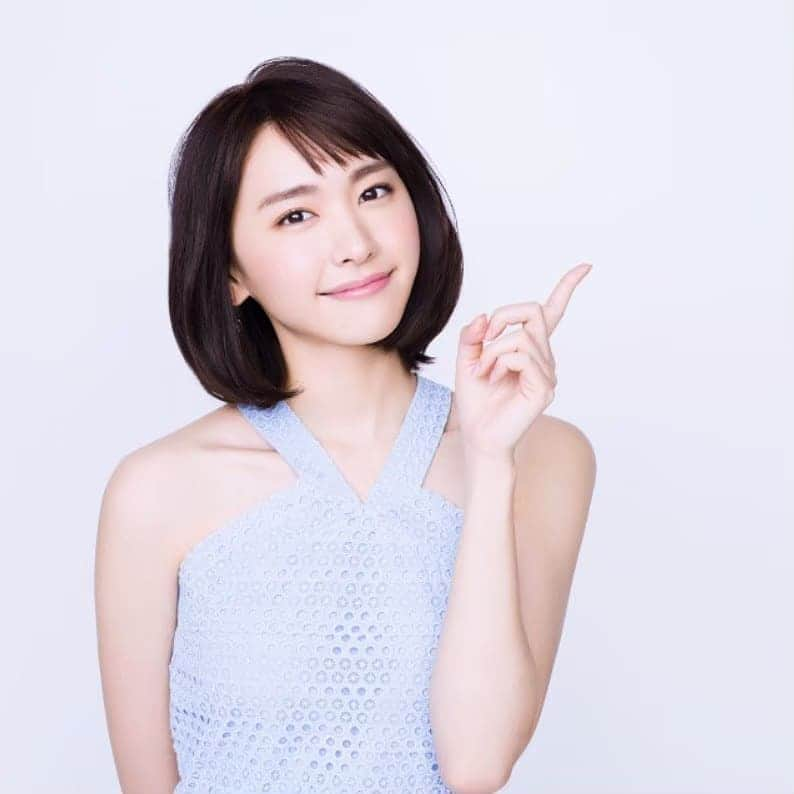 新垣結衣　ファンアカウントのインスタグラム：「まっしろ #雪肌精 #新垣結衣 #新垣結衣好きな人と繋がりたい #ガッキー#ガッキー可愛い」