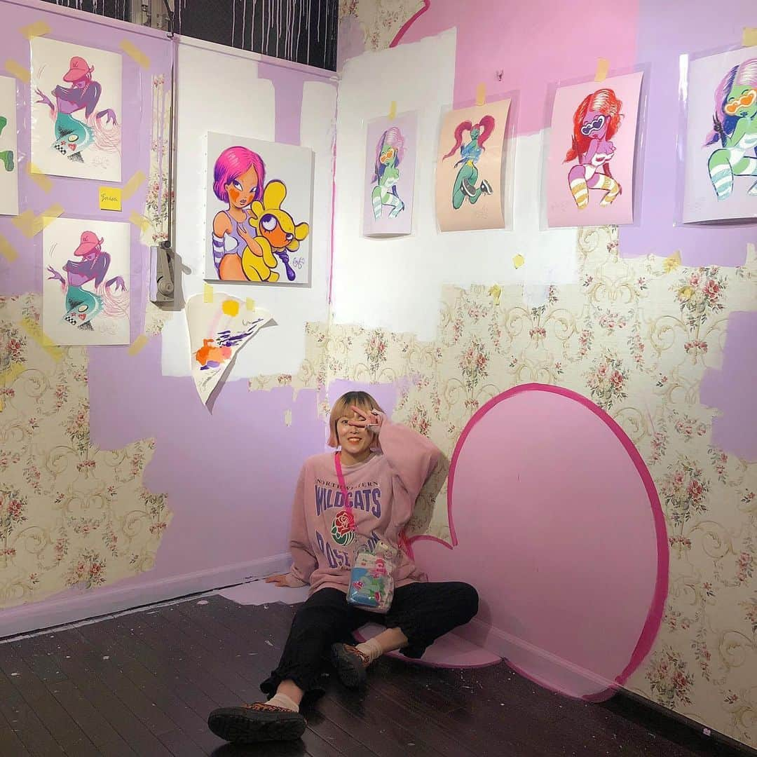 Momoさんのインスタグラム写真 - (MomoInstagram)「fafi room 💐💞 ㅤㅤㅤㅤㅤㅤㅤㅤㅤㅤ もうすぐ取り壊されてしまうTenoha代官山でのアートフェス #gradation代官山 へ。　建物そのままを活かした展示。 花柄のクロスの上にfafiのアート🎨🎀 たまらんmix感😩💞 ㅤㅤㅤㅤㅤㅤㅤㅤㅤㅤ #fafi #fafinette #tenoha代官山 #tenohadaikanyama  #luxuryofless #luxury_of_less #gradationdaikanyama #art」11月23日 18時49分 - m_o_m_o_e