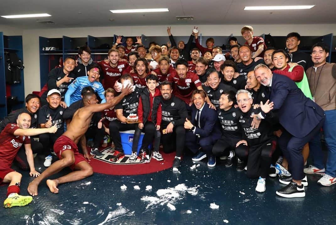 セルジ・サンペルさんのインスタグラム写真 - (セルジ・サンペルInstagram)「Victoria muy importante hoy en el Derbi! Gracias Noevir por estar siempre apoyando hasta el final! Vamos @visselkobe!!! 🔴⚽🙌🏼 今日の神阪ダービーで重要な勝利を手にしました！最後まで応援いただきありがとうございます！バモス @visselkobe!!! 🔴⚽🙌🏼」11月23日 18時51分 - sergisamper