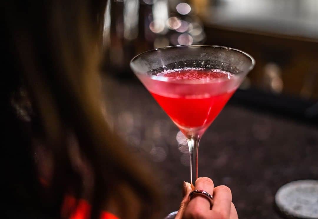 ザ・プリンス パークタワー東京さんのインスタグラム写真 - (ザ・プリンス パークタワー東京Instagram)「お気に入りの一杯と過ごすおとなの夜。  Enjoy the evening time with your favourite drink at our bar, or taste something new made by our bartenders!  Share your own images with us by tagging @princeparktowertokyo ————————————————————— #TokyoTower #princeparktower #princehotels #tokyo #japan #beautifulhotels #tokyohotel #shibakoen #akabanebashi #azabujuban #ThePreferredLife #tokyobar」11月23日 19時00分 - princeparktowertokyo