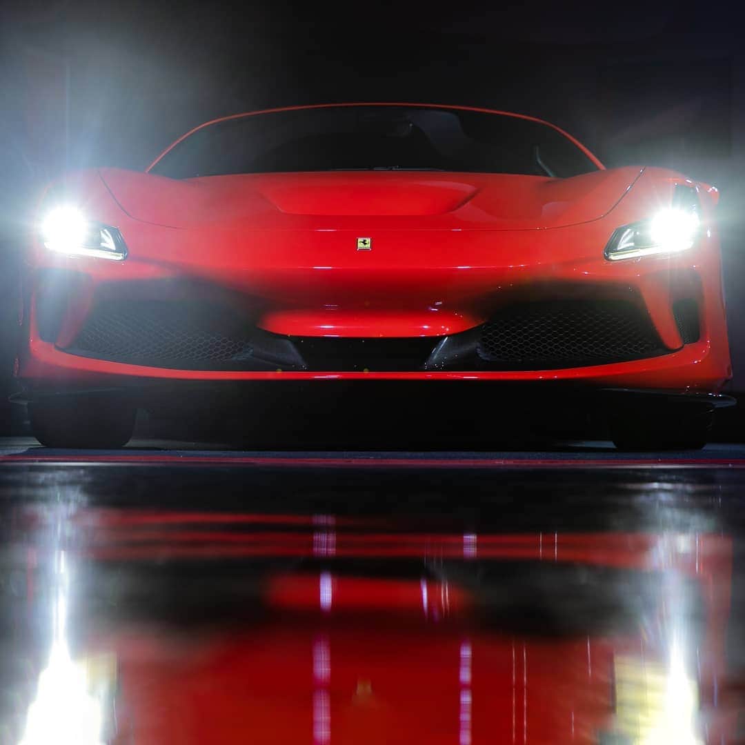 Ferrari APACさんのインスタグラム写真 - (Ferrari APACInstagram)「The #FerrariF8Tributo simply outshines and outperforms with its multiple award-winning #V8 masterpiece engine.」11月23日 19時10分 - ferrariapac