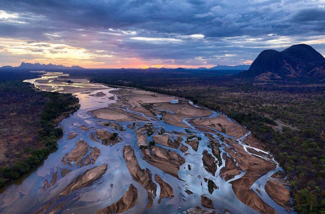 Thomas Peschakのインスタグラム：「‘From Africa comes always something new’ ... this quote from the ancient Roman writer Pliny the Elder perfectly sums up my sentiments right now. I spent the last two months on assignment for @NatGeo and @insidenatgeo in the vast and remote wilderness of the @niassanationalreserve in northern Mozambique. After 20 years of living and working on the African continent I thought I had...perhaps...seen it all, but Niassa was different...it was wilder, rawer, more surreal and more iconic than any place I have ever been to before! I am heading back out on assignment for two more months in 2020 and I can’t wait to share with all of you the magic of Niassa on the pages of National Geographic Magazine. I am working on this story in partnership with @anacconservacao @niassanationalreserve and the @niassalionproject The Reserve is divided up into multiple concessions and in the last two months I have photographed in many including @mpopo_trails_mariri @luwire_wildlife_conservancy  @chapungukambakosafaris @thewcs  #projectosago #africa #conservation #lugenda #mozambique #wilderness #niassa」