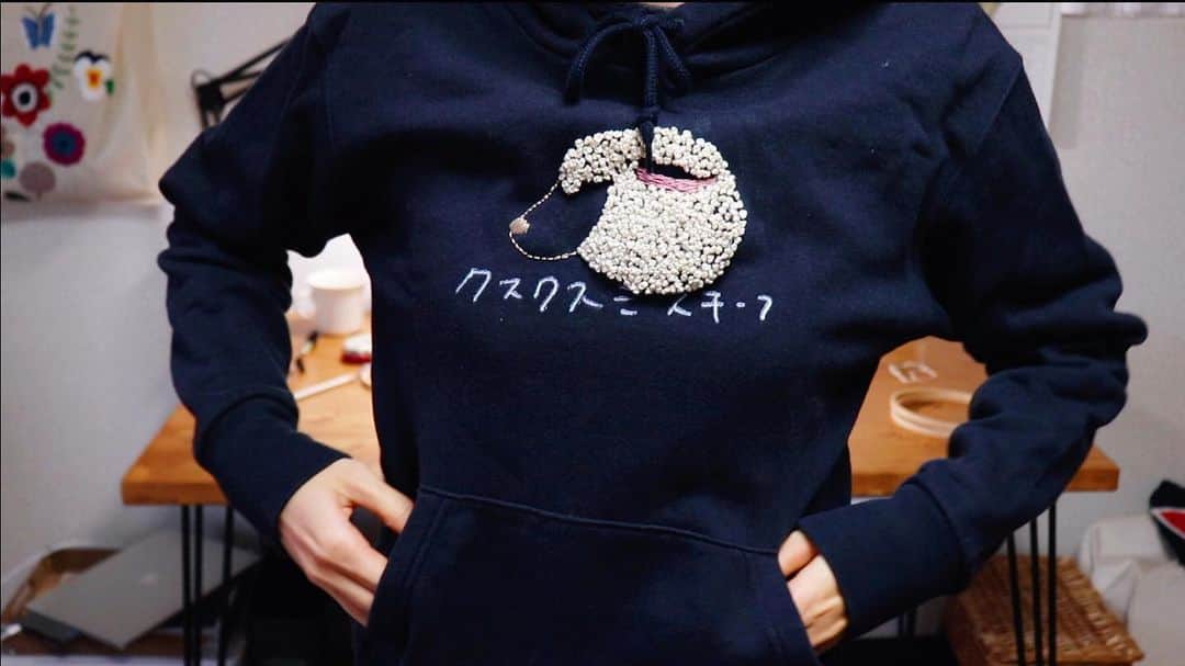 handmade shopのインスタグラム：「YouTubeに動画をアップしました🎥﻿ ﻿ 【パーカーリメイク/羊刺繍】﻿ 着なくなっていたパーカーに刺繍を﻿ ほどこしました🌼﻿ ﻿ プロフィールのリンクからご覧ください😊﻿ チャンネル登録もお願いします！﻿ ﻿ ﻿」