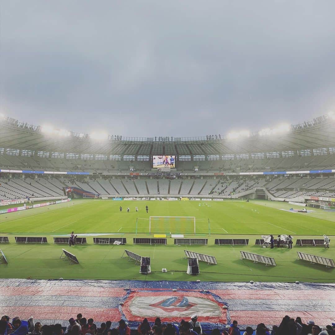 植田朝日のインスタグラム：「🔵🔴﻿ ﻿ 完全に勝ち点2を失ったんじゃなくて、勝ち点1を拾ったゲームだったね‼️﻿ ﻿ この「1」が後々効いてくると思います！﻿ ﻿ ホント、モリゲ様様です。﻿ ﻿ あと泣いても笑っても2試合になりました。﻿ ﻿ 何事も悔いの残らない様に戦いましょう‼️﻿ ﻿ YNWA.﻿ ﻿ #tokyo12﻿ ﻿」