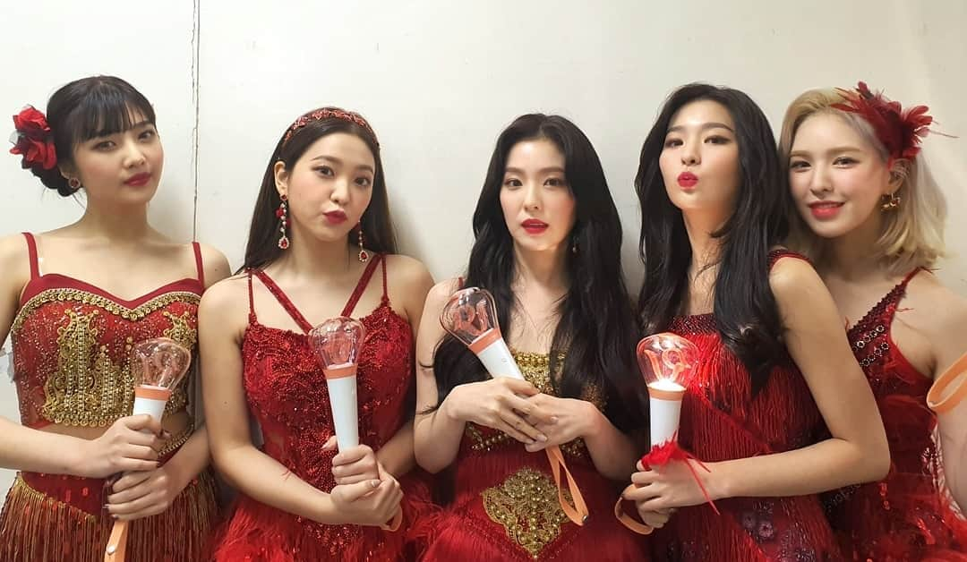 Red Velvetさんのインスタグラム写真 - (Red VelvetInstagram)「오늘 드디어 막을 올린 ‘Red Velvet 3rd Concert – La Rouge’ !🌹 레드벨벳의 환상적인 무대에 빠져보세요! _ ‘Red Velvet 3rd Concert – La Rouge’ has finally begun!🌹 Get ready to be mesmerized by Red Velvet's fantastic stages! _ #RedVelvet #레드벨벳 #LaRouge」11月23日 19時21分 - redvelvet.smtown