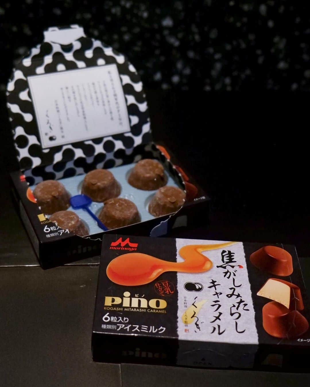 武智志穂さんのインスタグラム写真 - (武智志穂Instagram)「個人的にも大好きなピノとマウントレーニアが、日本料理屋「くろぎ #kurogi 」と期間限定でコラボ商品を発売します☺️﻿ 「くろぎ」は、東京大学やGINZA SIX、上海の高級ホテルにお店を出していて、予約が取りにくいと言われる高級和食のお店。﻿ そんなお店の味を気軽に手に取り味わうことができるなんて！﻿ とっても嬉しいコラボレーション💕﻿ ﻿ ﻿ ☑ピノ 焦がしみたらしキャラメル﻿ ﻿ キャラメルの甘さと、みたらしのこくと塩味のバランスが絶妙！﻿ ひとつ口に入れたら、もうひとつ…あともうひとつ…と手が止まらない😂﻿ ﻿ ☑マウントレーニア 黑蜜きな粉ラテ ﻿ ﻿ 黒蜜の上品な甘さや香ばしいきな粉の香りがたまらない、新感覚の和コーヒー。﻿ 一息つきたい時やリフレッシュしたい時におすすめ👍﻿ ﻿ どちらもスーパーやコンビニで買うことができるけど売切れる可能性もあるので、見かけた時に買ってみてね！﻿ この大人の味、ハマるひと続出すると思う。﻿ ﻿ ﻿ そして、#上野 の #parcoya の中にある「廚 otona くろぎ」ではこのコラボ商品リリースに合わせて、2週間限定のかき氷とパフェも提供されています✨﻿ いつも大人気で並んでたりするけど、 他のお店では味わうことのできない、わくわくと感動が詰まったスイーツでした🥺❤️﻿ 駅近だし、是非足を運んでみてください。﻿ ﻿ ﻿ ﻿ @morinaga.pino﻿ @kuriya.otona﻿ @mtrainier.official ﻿  #森永乳業 #pino#マウントレーニア#みたらし団子パフェ #限定#アイスクリーム#御徒町 #かふぇすたぐらむ#morinaga#sweets#icecream#和パフェ #黑蜜きな粉ラテ #カフェラッテ #カフェラテ #森永乳業くろぎプロモーション #くろぎ﻿」11月23日 19時24分 - shiho_takechi