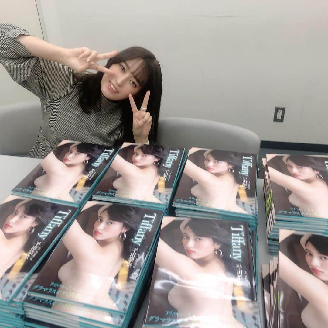 平田梨奈さんのインスタグラム写真 - (平田梨奈Instagram)「今日平田梨奈1st写真集「Tiffany」の発売イベントでした💕来てくださった皆さんありがとうございました😊楽しい時間を過ごせました！またみなさんに会える機会作れるように頑張るのでよろしくおねがいします💪 #平田梨奈写真集 #Tiffany」11月23日 19時32分 - hirari_official