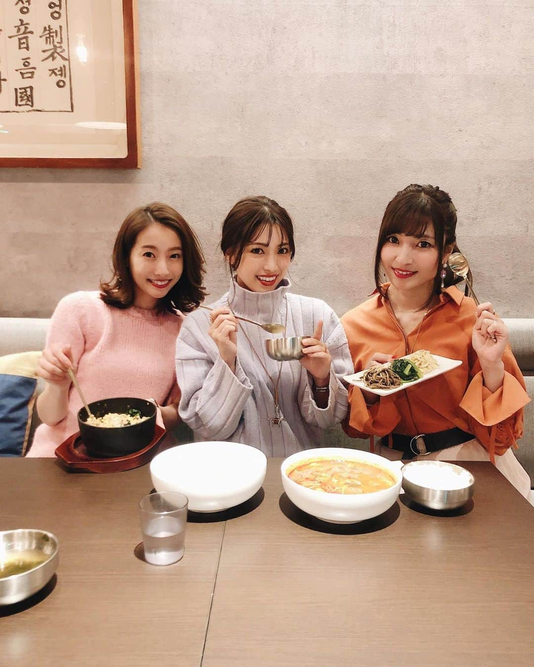 冨張愛さんのインスタグラム写真 - (冨張愛Instagram)「大っ好きな韓国料理♡ 1人ご飯する時も何食べようか迷うと、ついつい韓国料理ばかり食べてる気がします☺︎ ここは 11月22日(金)にオープンしたばかりの話題のスポット 渋谷パルコB1Fにある Korean Bistro & Cafe NYAM2 🇰🇷 ビビンバやコムタンスープなど さくっとメニューも豊富で 女性1人でも入りやすい雰囲気だったので また行きそうです🤤💭 * @nyam2_shibuya  #instagood #instafood #koreanfood #parcoshibuya #restaurant #渋谷parco #NYAM2 #ニャムニャム #韓国料理 #韓国」11月23日 19時45分 - megumitomihari