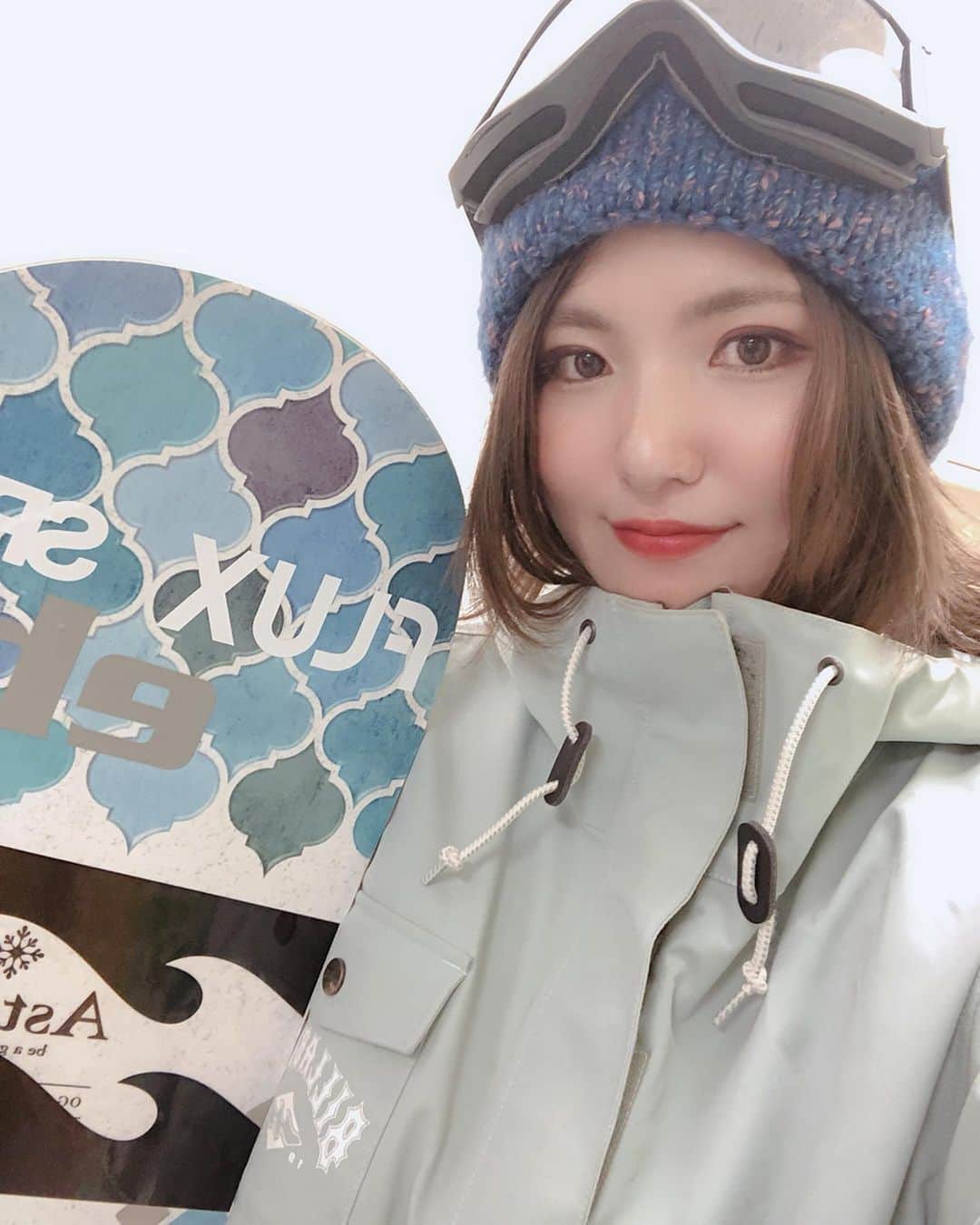 広野あさみのインスタグラム：「Made in Japan/Nagano OGASAKA ASTERIA149F 今年もデザインさせてもらいました✨ 何にでもトライしたいというワガママに答えてもらい、スロープだけではなくカービングはもちろんパイプやパウダー、 1本で何でも出来るオールラウンダー用になっています✨ そして圧倒的に走る板です。 春先は特に黄砂に負けず走ります☺︎ 154cm/152cm/149cm/149Fcm/145cm/142cmあります☺︎ 次乗る板悩んでいる方がいましたら是非乗ってみてください❤️f」