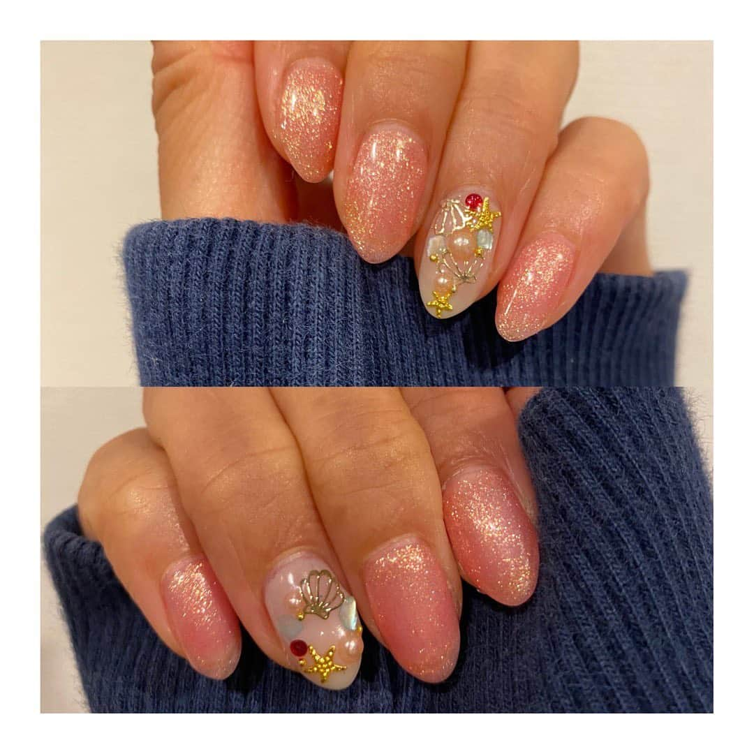 下門美春さんのインスタグラム写真 - (下門美春Instagram)「‪new nail‬ ‪ホノルルマラソン前なので‬ ‪貝殻とグリーンのシェルで‬ ‪ツリーとリースをイメージ☺️‬🎄 #nail #new #クリスマス #ネイル #デザイン #ホノルルマラソン」11月23日 20時01分 - 38shimo