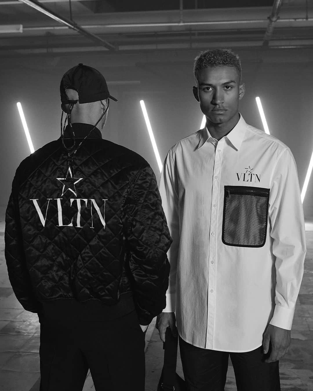 Valentinoさんのインスタグラム写真 - (ValentinoInstagram)「For #VLTNSTAR, the newest interpretation of the VLTN logo is captured by visual artist and director @samwiehl. Discover the new selection of items at the link in bio.」11月23日 19時54分 - maisonvalentino