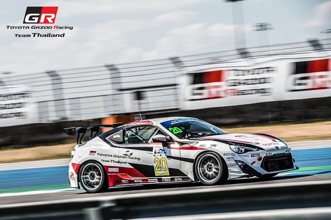 Toyota team thailandさんのインスタグラム写真 - (Toyota team thailandInstagram)「🏆🏆🏆 CHAMPION 🏆🏆🏆 TOYOTA Gazoo Racing team Thailand x RAAT Thailand Endurance Championship International 2019 Round 3: 22-23 November @BRIC ความสำเร็จในวันนี้เป็นของทุกคนในทีมครับ ความเป็นน้ำหนึ่งใจเดียวกัน ทำให้เราก้าวข้ามทุกขีดจำกัด อุปสรรค์และประสบการณ์จะทำให้เราร่วมกันพัฒนาทีมให้แข็งเกร่งยิ่งขึ้น พวกเราจะสู้ต่อไปเพื่อวงการมอเตอร์สปอร์ตไทยครับ ✌🏻✌🏻 Class Touring Car - TOYOTA 86 🏆 Car No. 120: Arto // MadCow // Naoki - 1st in class & 1st Overall - 171 รอบสนาม #TeamWork #TOYOTAteamThailand #CheerThai #ThaiPride #ไม่เชียร์ไทยแล้วจะเชียร์ใคร #แข่งรถ #นักแข่ง #ทีมคนไทย #Car #RaceCar #Racing #SuperCar #TOYOTA86 #Buriram」11月23日 20時06分 - toyotagazooracingteamthailand