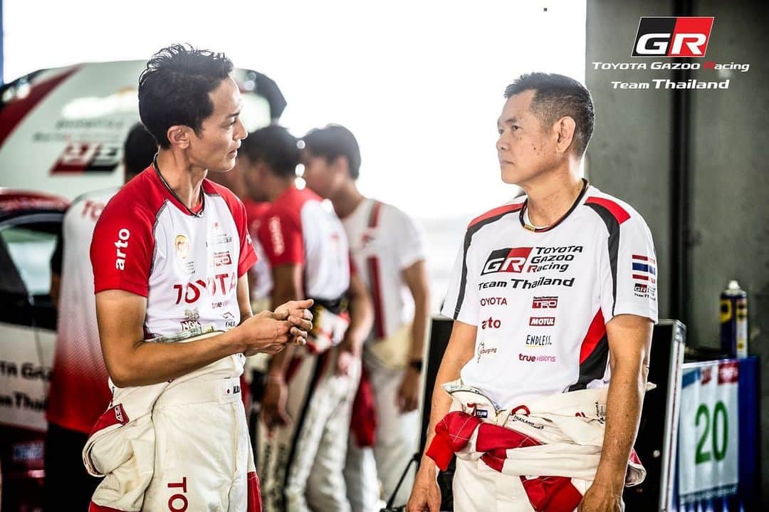 Toyota team thailandさんのインスタグラム写真 - (Toyota team thailandInstagram)「🏆🏆🏆 CHAMPION 🏆🏆🏆 TOYOTA Gazoo Racing team Thailand x RAAT Thailand Endurance Championship International 2019 Round 3: 22-23 November @BRIC ความสำเร็จในวันนี้เป็นของทุกคนในทีมครับ ความเป็นน้ำหนึ่งใจเดียวกัน ทำให้เราก้าวข้ามทุกขีดจำกัด อุปสรรค์และประสบการณ์จะทำให้เราร่วมกันพัฒนาทีมให้แข็งเกร่งยิ่งขึ้น พวกเราจะสู้ต่อไปเพื่อวงการมอเตอร์สปอร์ตไทยครับ ✌🏻✌🏻 Class Touring Car - TOYOTA 86 🏆 Car No. 120: Arto // MadCow // Naoki - 1st in class & 1st Overall - 171 รอบสนาม #TeamWork #TOYOTAteamThailand #CheerThai #ThaiPride #ไม่เชียร์ไทยแล้วจะเชียร์ใคร #แข่งรถ #นักแข่ง #ทีมคนไทย #Car #RaceCar #Racing #SuperCar #TOYOTA86 #Buriram」11月23日 20時06分 - toyotagazooracingteamthailand