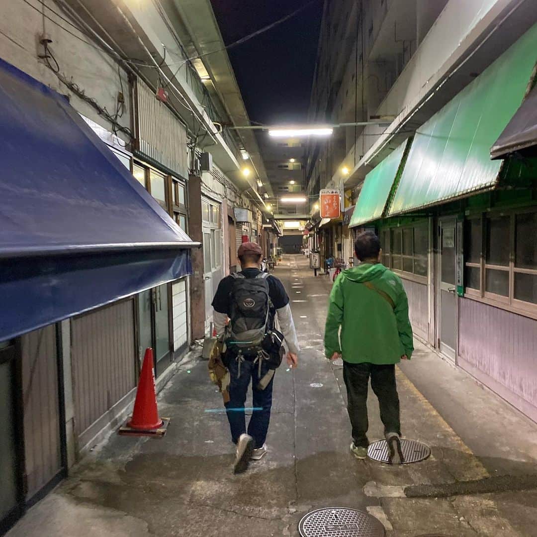 栗田善太郎のインスタグラム：「17時より 映画監督江口カン 酔っぱライターくりしんのセンベロブラザーズによる、BIGMOUTH WEB MAGAZINEの取材に同行！近日公開！はかた勝手に恋酒場をお楽しみに！」