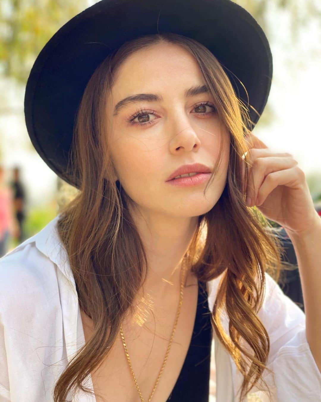 Ozge Gurelのインスタグラム：「🌻🌻」