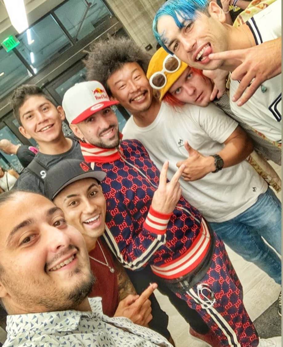 のインスタグラム：「Dream Team❤️⚽️ 🇧🇷🇺🇸🇮🇪🇧🇾🇲🇽🇨🇴🇫🇷🇩🇿🇯🇵 #freestylefootball #KBJlife」