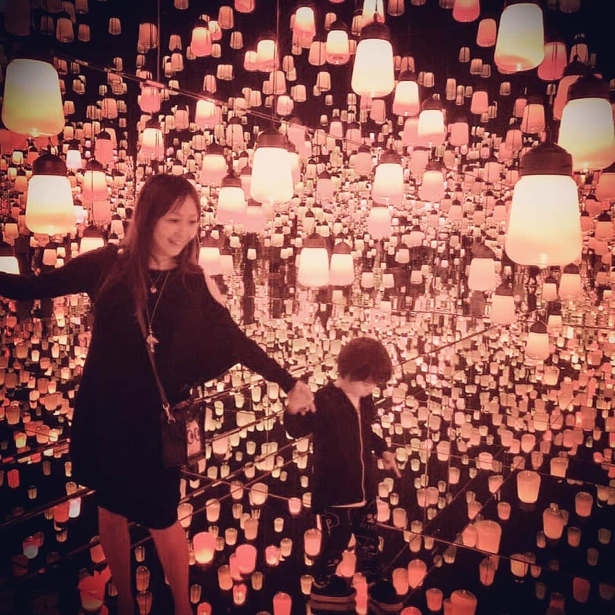 KOKIAのインスタグラム：「Amazing work!@team labo Tokyo.  #tokyo #japan #japon #kokia #photography #歌手 #コキア #insta #art #beautiful #picoftheday #follow #女性 #ソングライター #photooftheday #woman #jmusic #ボーカリスト #singer #songwriter #jpop #vocalist #voice #声 #ライブ #live #綺麗 #日本 #lights」