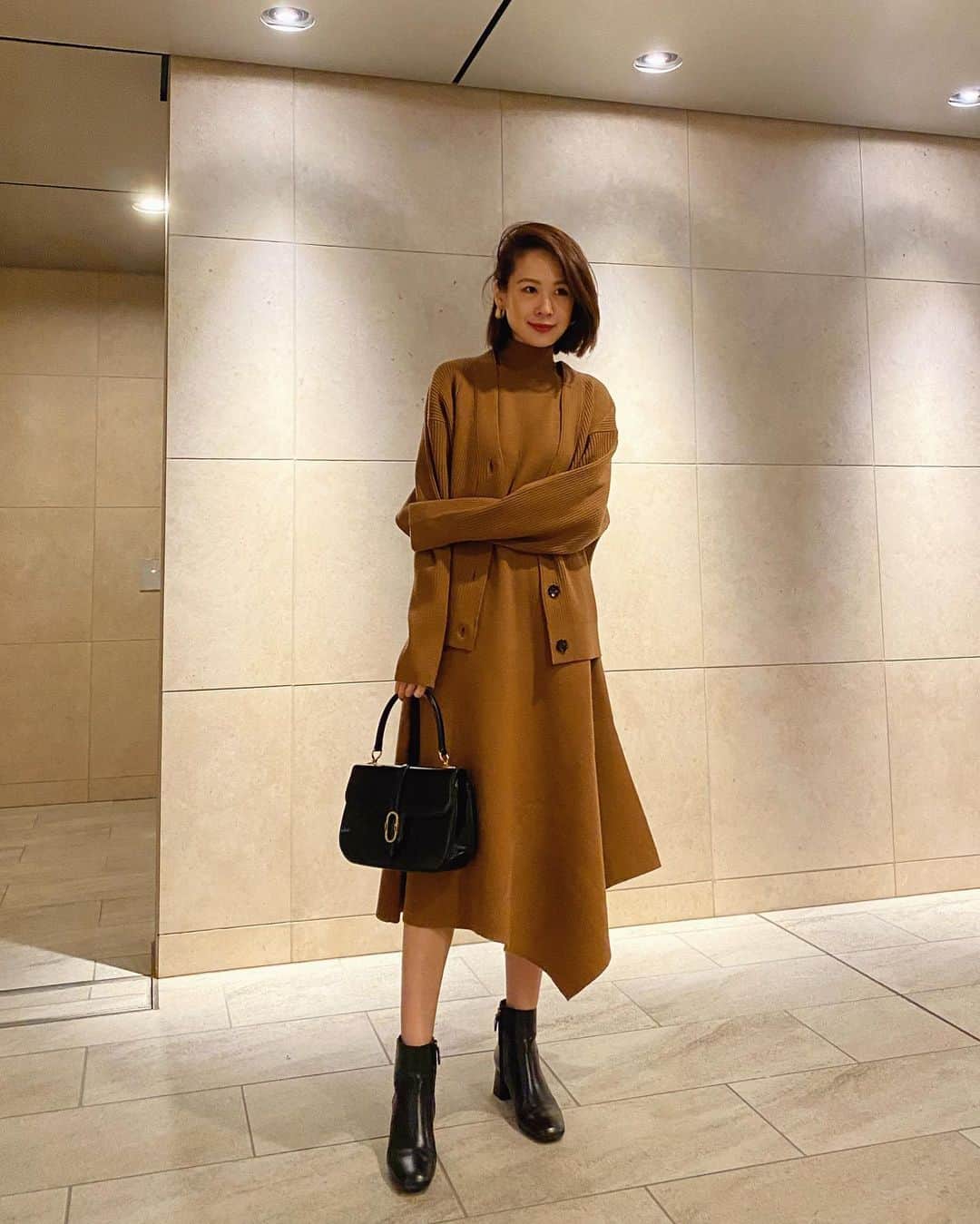 のインスタグラム：「#outfit  Set up... @casa_fline  @casa_fline のセットアップ。 ワンピースがノースリーブになっているから春先まで着られそうです🙆🏼‍♀️✨ #casafline #PR」