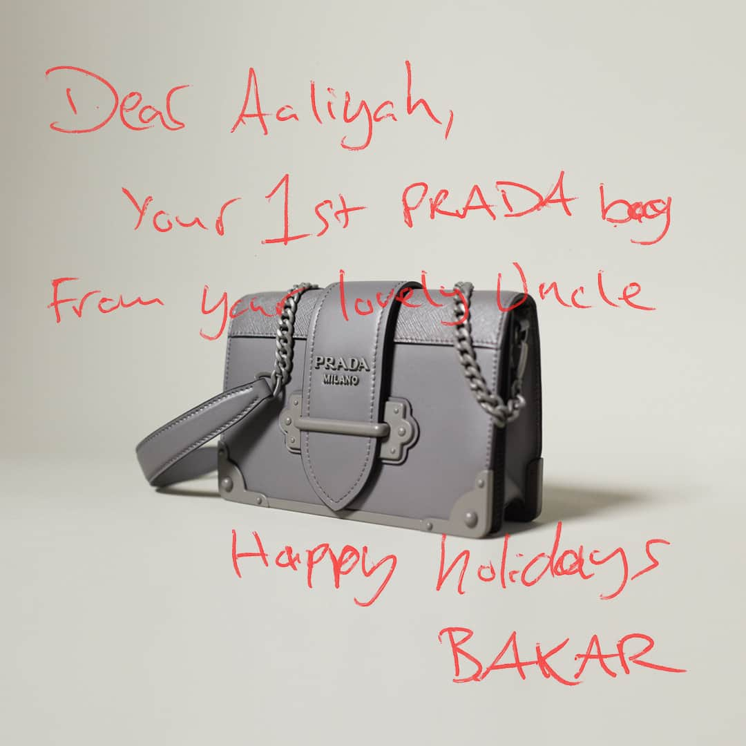 プラダさんのインスタグラム写真 - (プラダInstagram)「The #PradaCahier will make the perfect gift for someone on #Bakar’s holiday list. Keep watching to see #Prada friends #unbox #PradaGifts and give them to loved ones in #PradaGiftToGive. - Discover more via link in bio.」11月23日 20時35分 - prada