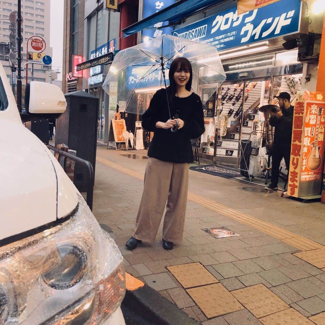 TOYOTAさんのインスタグラム写真 - (TOYOTAInstagram)「#モテちゃんTRIP 1日目🚙💨💖﻿ ﻿ ゆうこすさんの #モテちゃんTRIP のお供の車選びのために、MEGA WEBにお越しいただきました。  選んだ車はランドクルーザー！ そして早速かわいく、相棒を『こすクル』と命名。 ﻿ ゆうこすさんの荷物を積んだ後、すぐにギター屋さんへ。 お店の中でのモテ演奏にキュンとしました。  これから1週間、旅の様子をUPしていきますのでお楽しみに🤗 ﻿ @yukos0520 #ゆうこす﻿ #TOYOTA #トヨタ #トヨタ自動車﻿ #LANDCRUISER #ランドクルーザー #ランクル #MEGAWEB」11月23日 20時40分 - toyota_jp