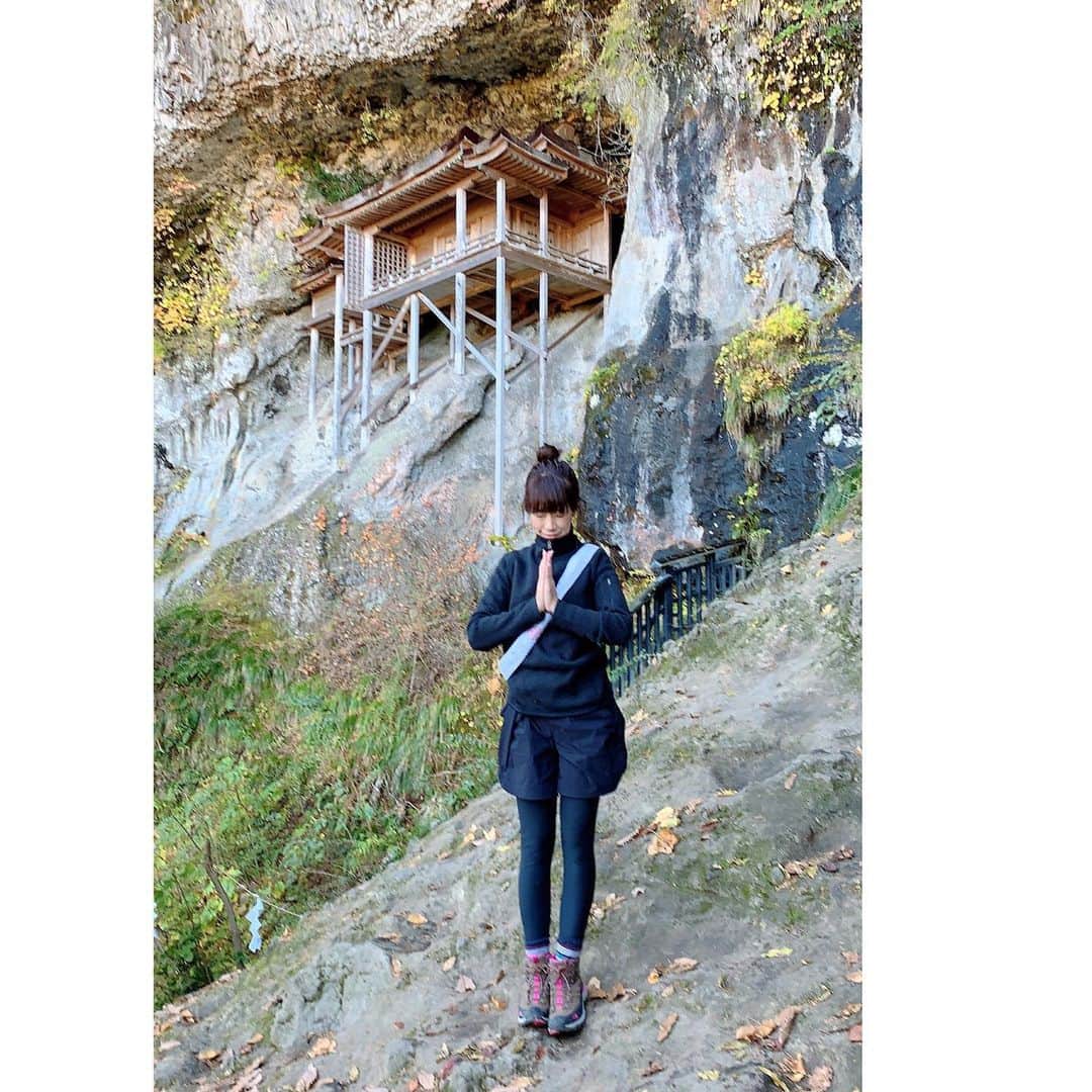 chiiika124さんのインスタグラム写真 - (chiiika124Instagram)「登山部11月は修行の山へ。 紅葉🍁綺麗だった 来月は部長参加してね！！ ・ #登山部 #登山好きな人と繋がりたい  #三徳山投入堂 #三徳山三佛寺 #投入堂#日本遺産認定 #山が好き」11月23日 21時04分 - chiika26