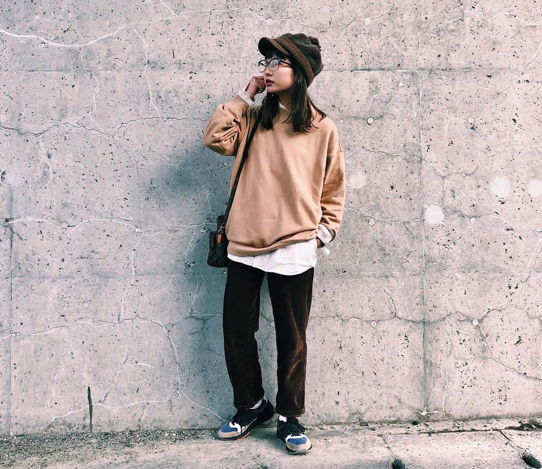 のインスタグラム：「🐕🐻🐕🐻🐕 だいぶメンズ気味カジュアルコーデ🧸 #gracehats#uniqlo#azulbymoussy#louisvuitton#newbalance#usedmix#stylehint#mmhrstyle」