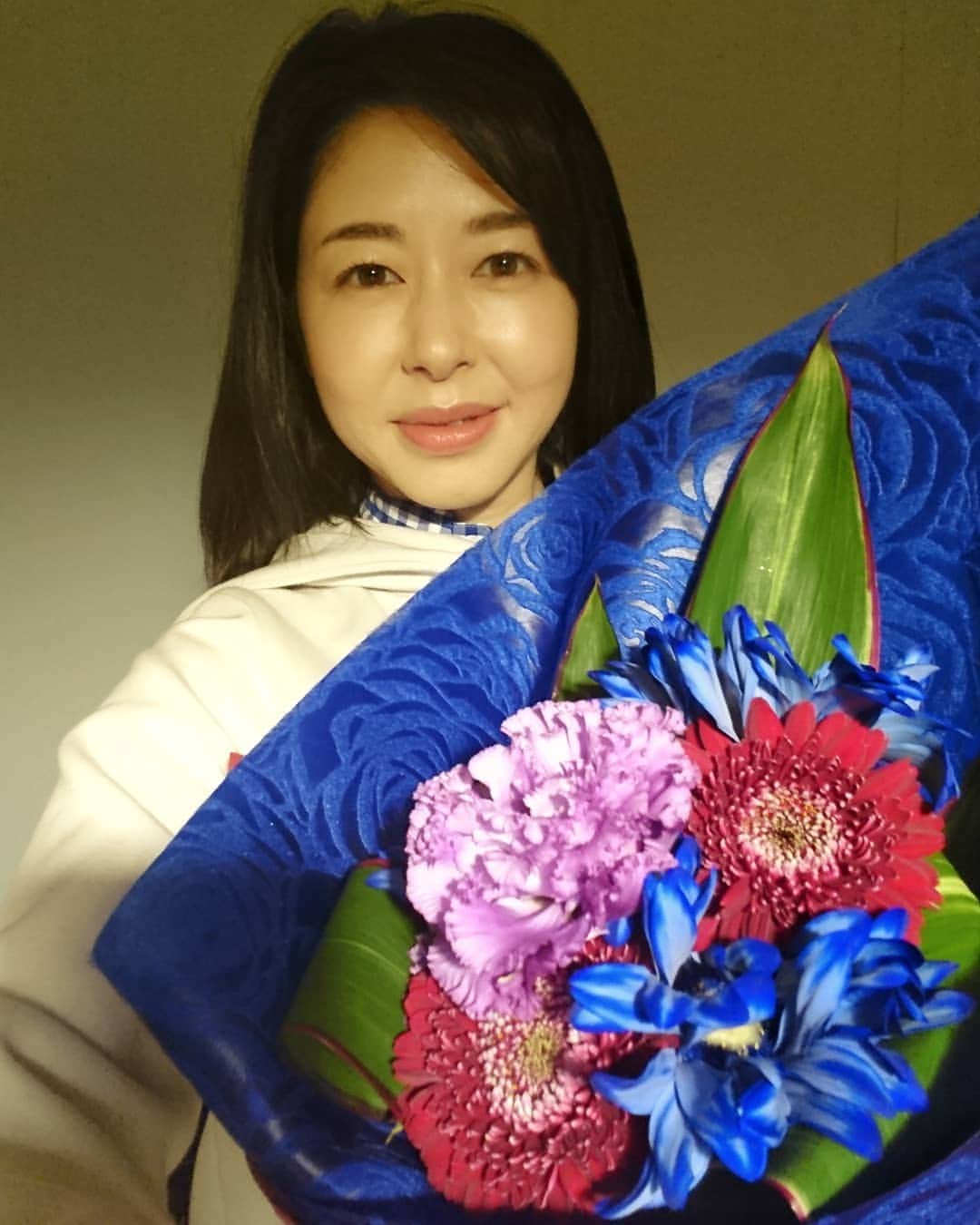 堀内敬子さんのインスタグラム写真 - (堀内敬子Instagram)「撮影してきました。  このようなお花をいただいたのも、ちょっとした理由があります。  自分にとって、新鮮で斬新な撮影でした。  ありがとうございました✨  #撮影 #お花をいただきました #感謝」11月23日 21時14分 - horiuchi_keiko