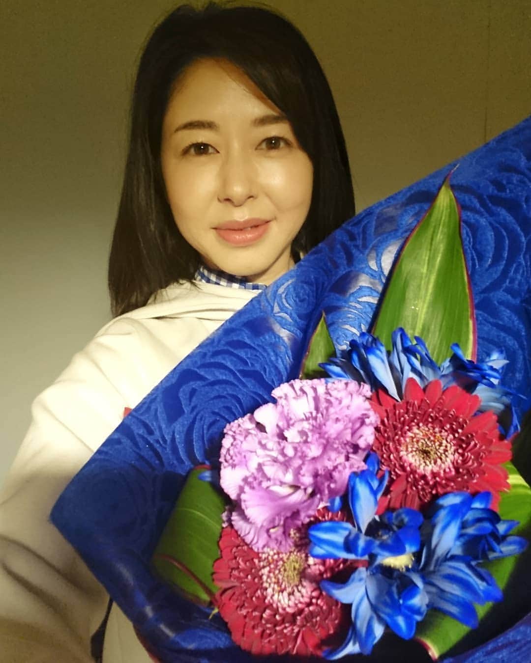 のインスタグラム：「撮影してきました。  このようなお花をいただいたのも、ちょっとした理由があります。  自分にとって、新鮮で斬新な撮影でした。  ありがとうございました✨  #撮影 #お花をいただきました #感謝」
