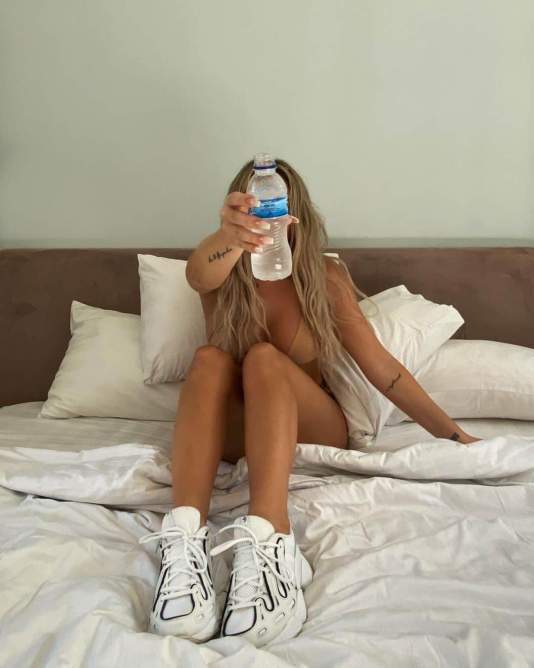 ファニー・リックマンのインスタグラム：「Bali uniform 👟💦」